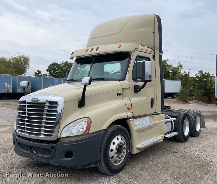 image for item NY9886 2014 Freightliner Cascadia 125  semi truck