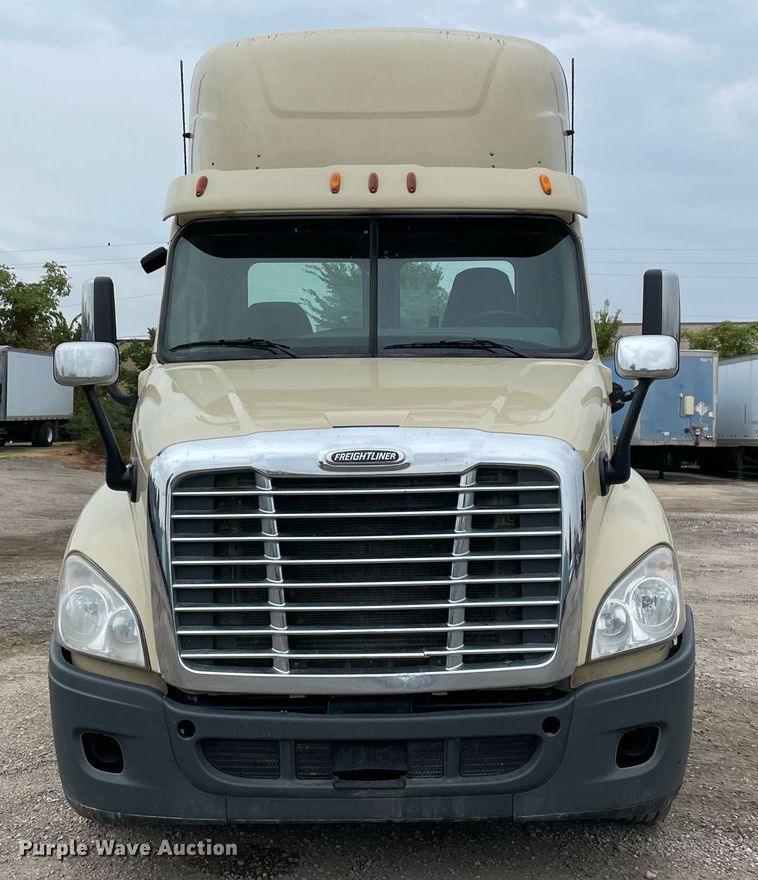 image for item NY9886 2014 Freightliner Cascadia 125  semi truck