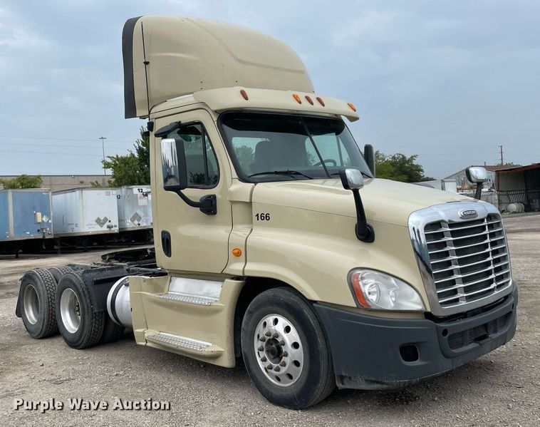 image for item NY9886 2014 Freightliner Cascadia 125  semi truck