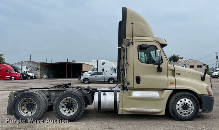 image for item NY9886 2014 Freightliner Cascadia 125  semi truck