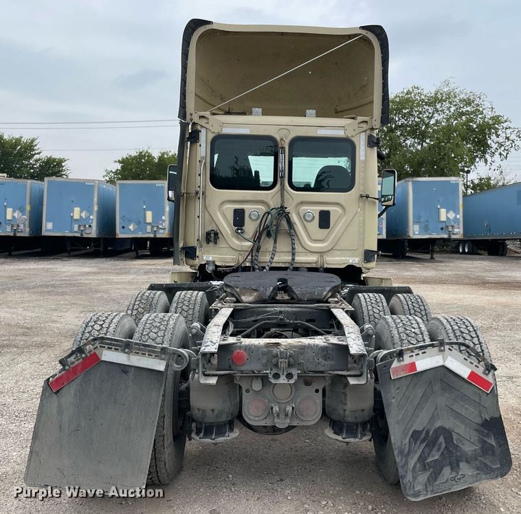 image for item NY9886 2014 Freightliner Cascadia 125  semi truck