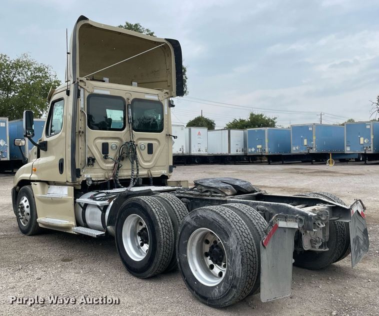 image for item NY9886 2014 Freightliner Cascadia 125  semi truck