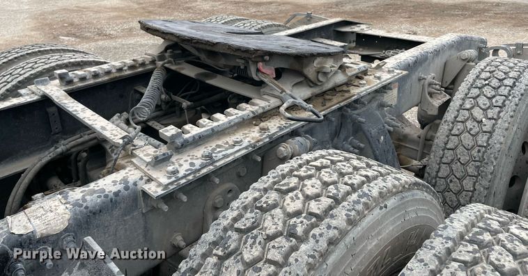 image for item NY9886 2014 Freightliner Cascadia 125  semi truck