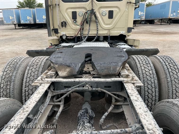 image for item NY9886 2014 Freightliner Cascadia 125  semi truck