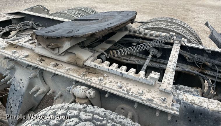 image for item NY9886 2014 Freightliner Cascadia 125  semi truck