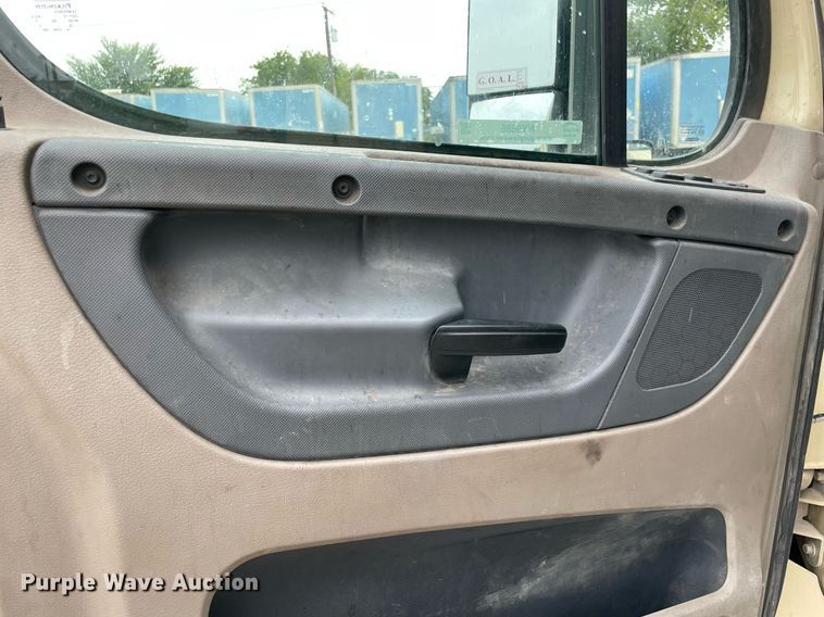 image for item NY9886 2014 Freightliner Cascadia 125  semi truck