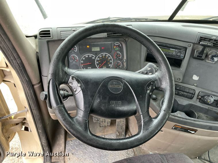 image for item NY9886 2014 Freightliner Cascadia 125  semi truck