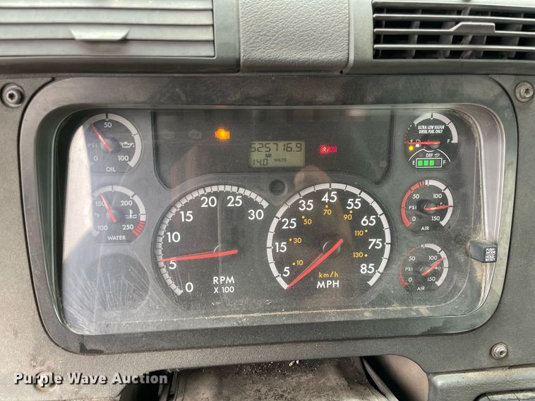 image for item NY9886 2014 Freightliner Cascadia 125  semi truck