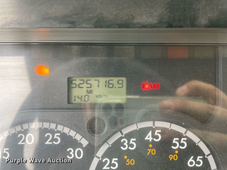 image for item NY9886 2014 Freightliner Cascadia 125  semi truck