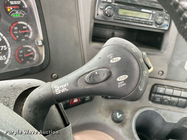 image for item NY9886 2014 Freightliner Cascadia 125  semi truck