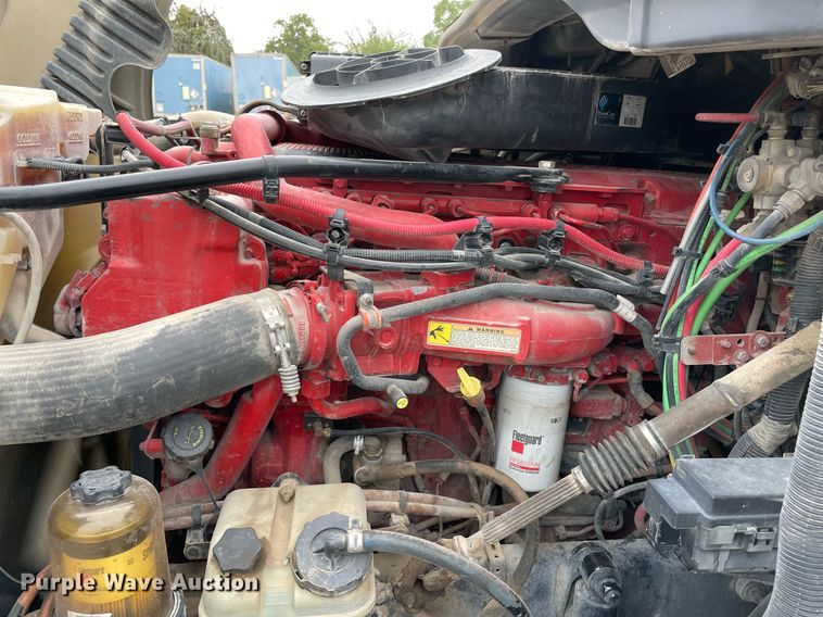 image for item NY9886 2014 Freightliner Cascadia 125  semi truck