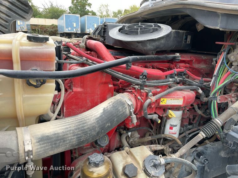 image for item NY9886 2014 Freightliner Cascadia 125  semi truck