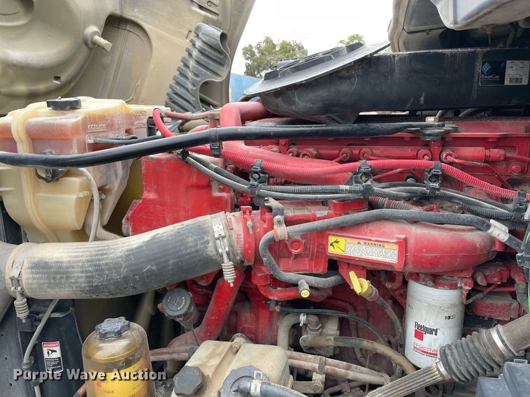 image for item NY9886 2014 Freightliner Cascadia 125  semi truck