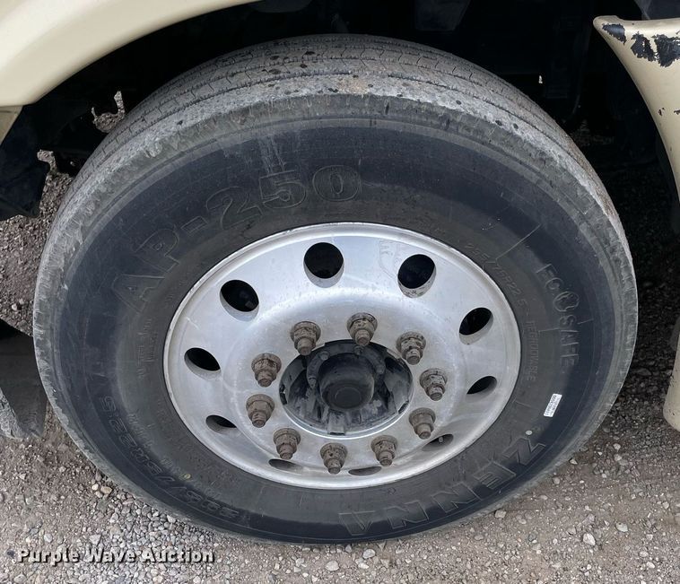 image for item NY9886 2014 Freightliner Cascadia 125  semi truck