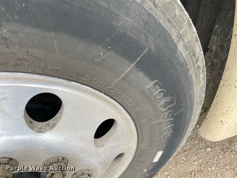 image for item NY9886 2014 Freightliner Cascadia 125  semi truck