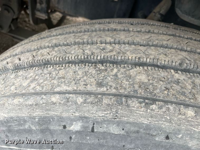 image for item NY9886 2014 Freightliner Cascadia 125  semi truck