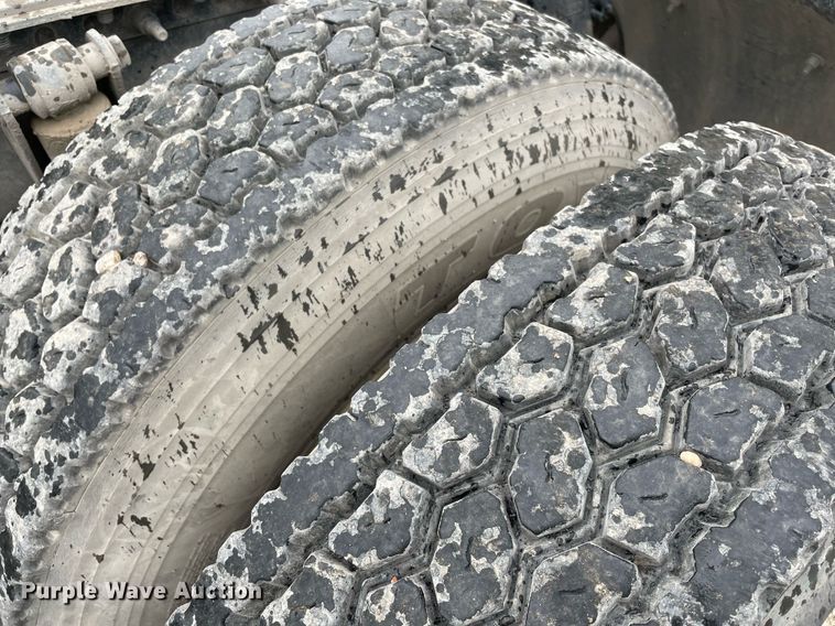 image for item NY9886 2014 Freightliner Cascadia 125  semi truck