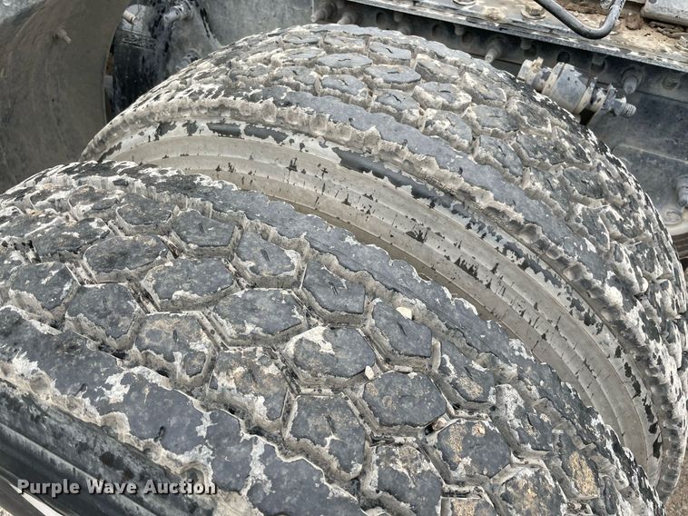 image for item NY9886 2014 Freightliner Cascadia 125  semi truck