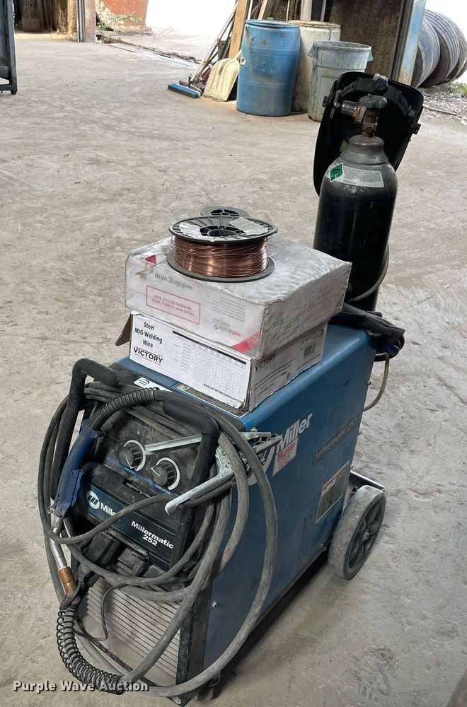 image for item NY9890 Miller Millermatic 252  welder