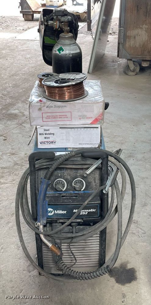 image for item NY9890 Miller Millermatic 252  welder