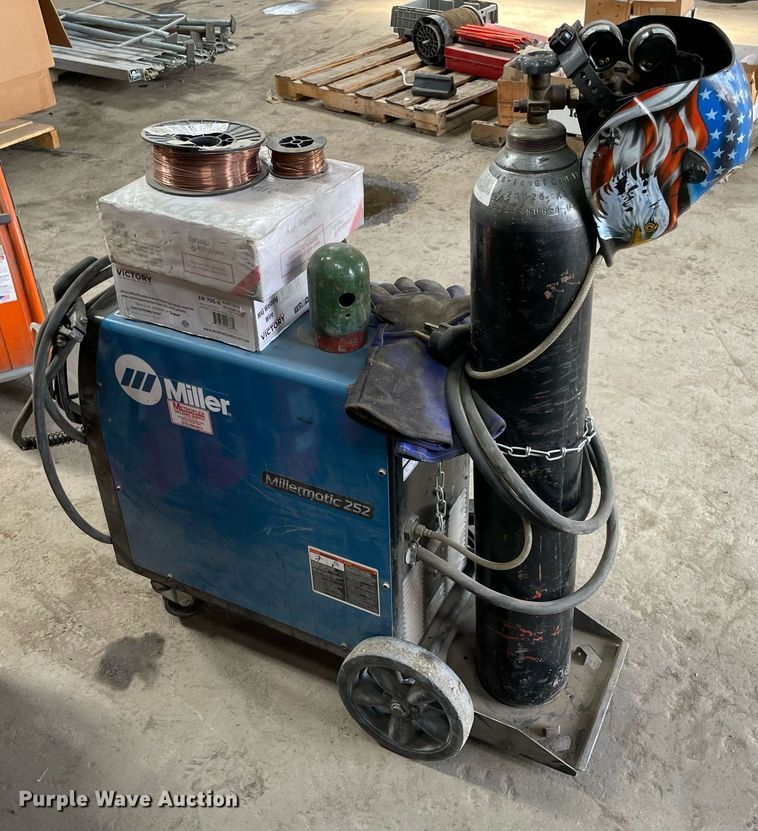 image for item NY9890 Miller Millermatic 252  welder