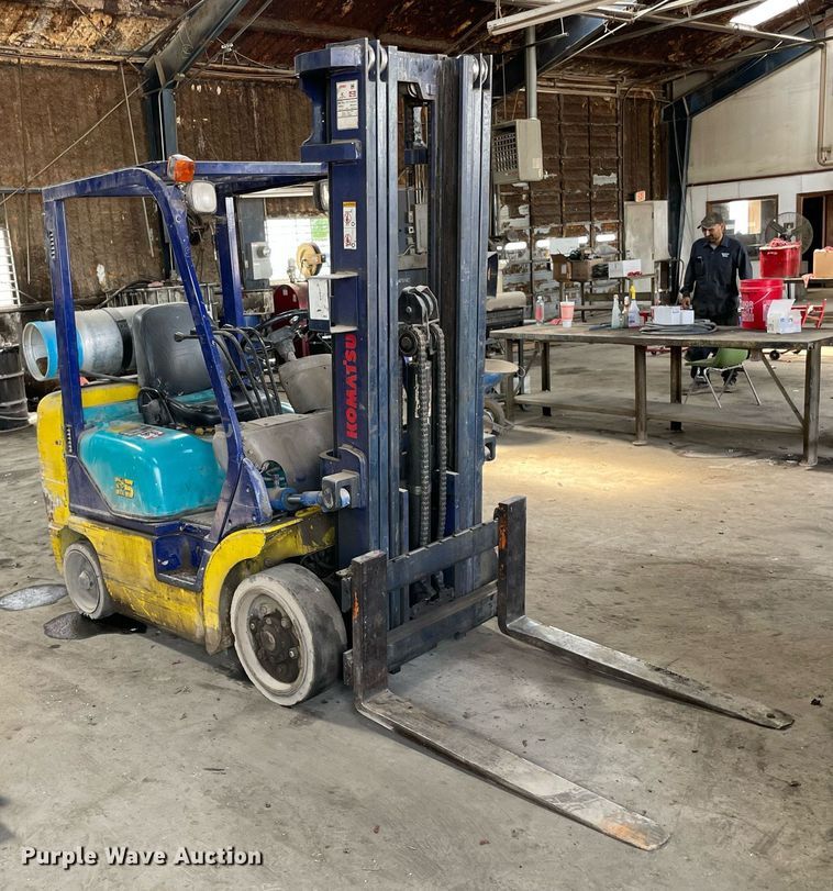 image for item NY9898 Komatsu 25  forklift