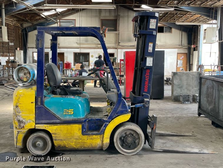 image for item NY9898 Komatsu 25  forklift