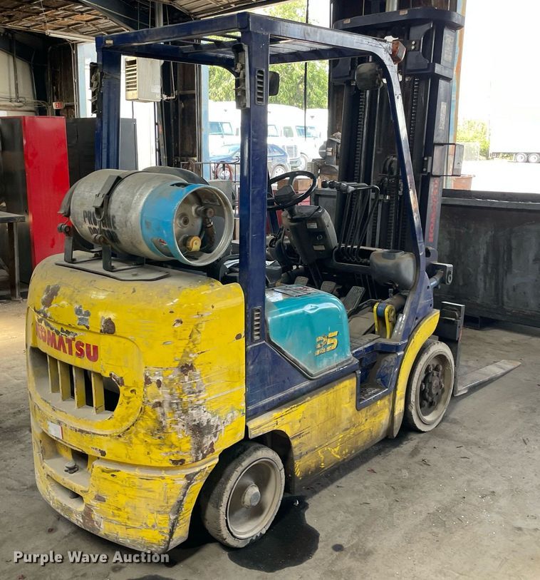 image for item NY9898 Komatsu 25  forklift