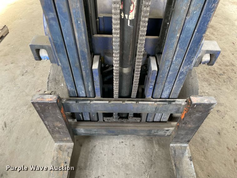 image for item NY9898 Komatsu 25  forklift