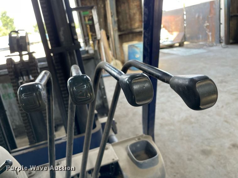 image for item NY9898 Komatsu 25  forklift