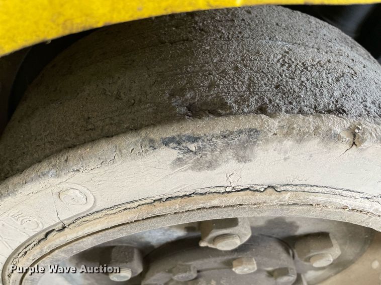 image for item NY9898 Komatsu 25  forklift