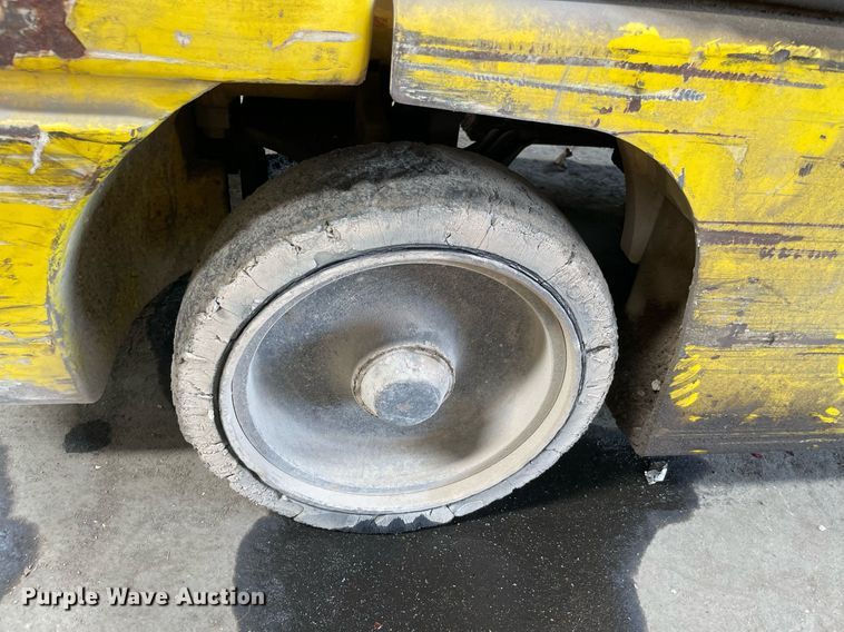 image for item NY9898 Komatsu 25  forklift