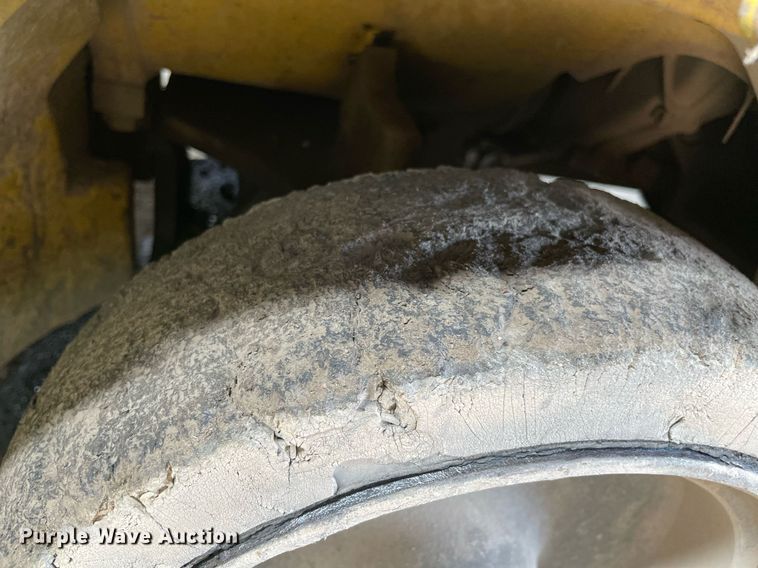 image for item NY9898 Komatsu 25  forklift