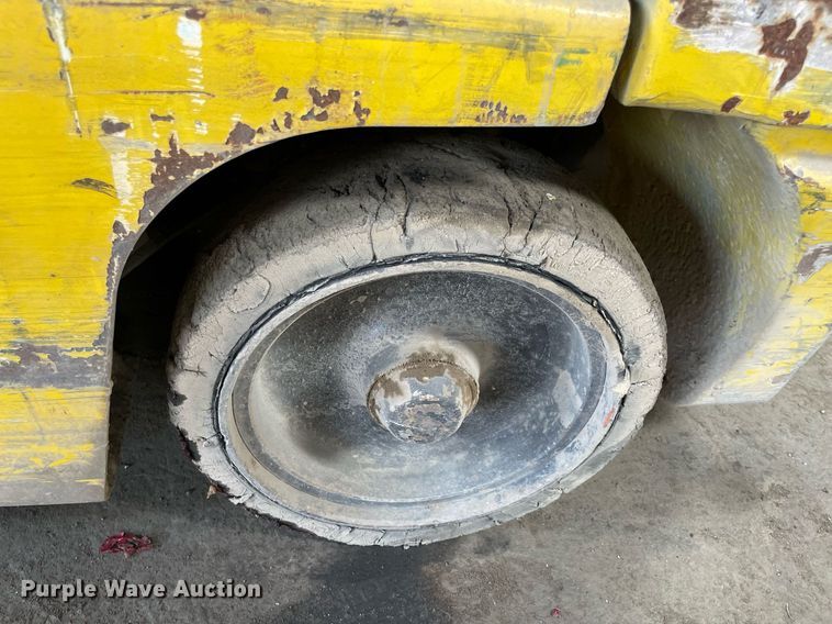 image for item NY9898 Komatsu 25  forklift