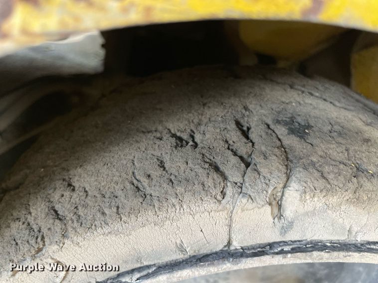 image for item NY9898 Komatsu 25  forklift