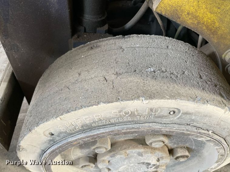 image for item NY9898 Komatsu 25  forklift