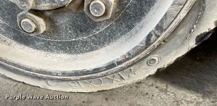 image for item NY9898 Komatsu 25  forklift