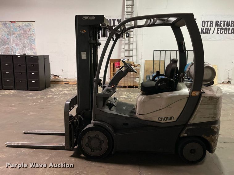 image for item NY9901 Crown  forklift