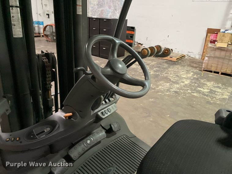 image for item NY9901 Crown  forklift