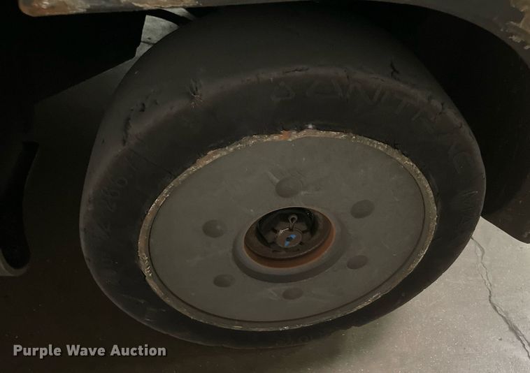 image for item NY9901 Crown  forklift