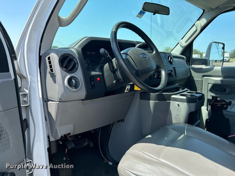 image for item DH7337 2012 Ford E450 Super Duty  box truck