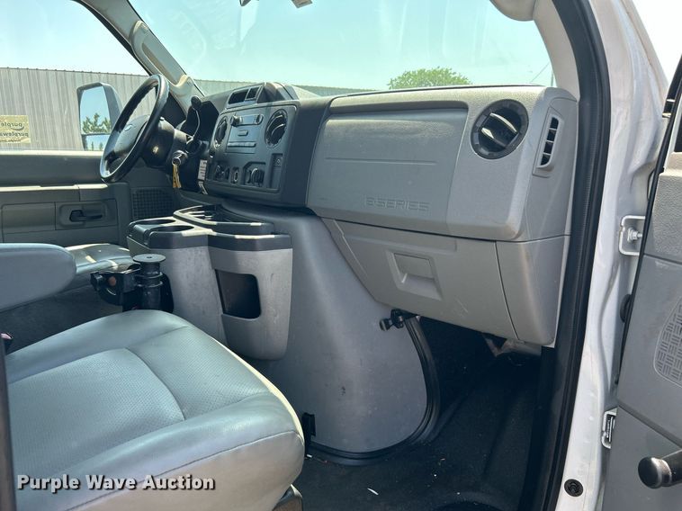 image for item DH7337 2012 Ford E450 Super Duty  box truck