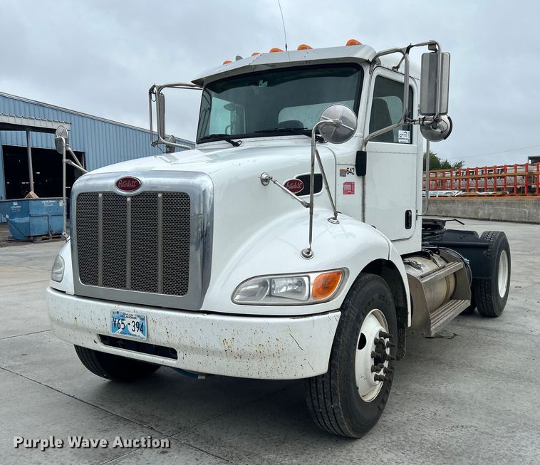 image for item DJ6335 2018 Peterbilt 337  semi truck