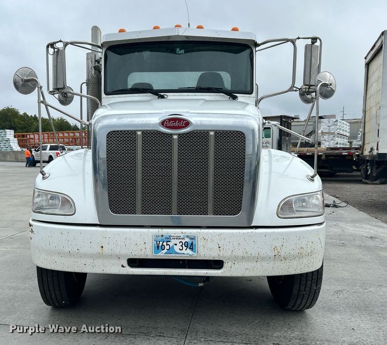 image for item DJ6335 2018 Peterbilt 337  semi truck