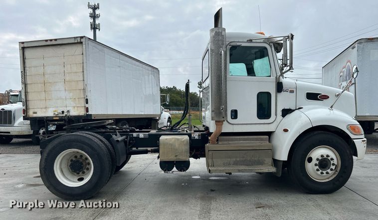 image for item DJ6335 2018 Peterbilt 337  semi truck