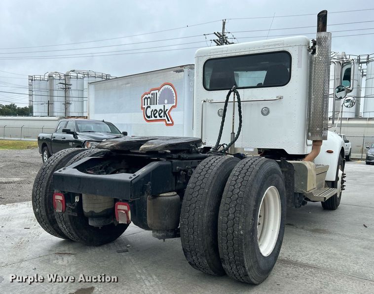 image for item DJ6335 2018 Peterbilt 337  semi truck
