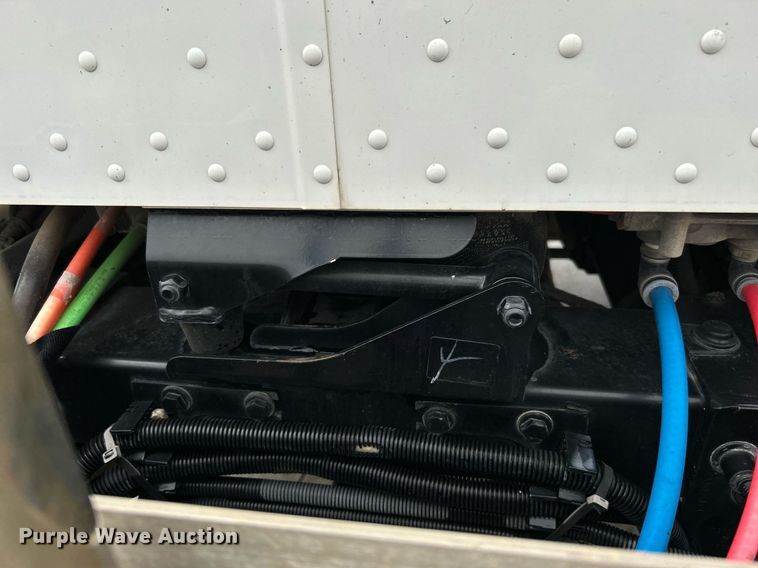 image for item DJ6335 2018 Peterbilt 337  semi truck