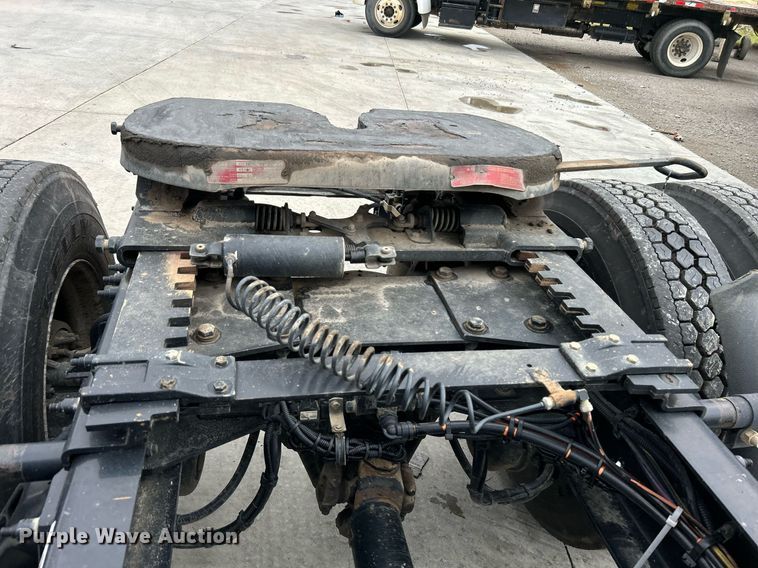 image for item DJ6335 2018 Peterbilt 337  semi truck