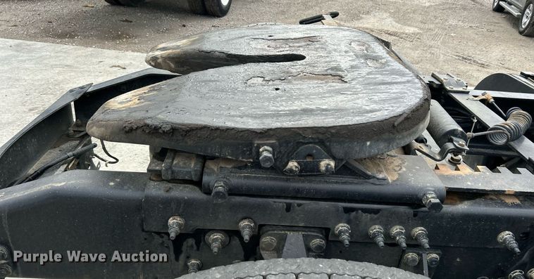 image for item DJ6335 2018 Peterbilt 337  semi truck