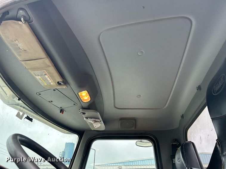 image for item DJ6335 2018 Peterbilt 337  semi truck